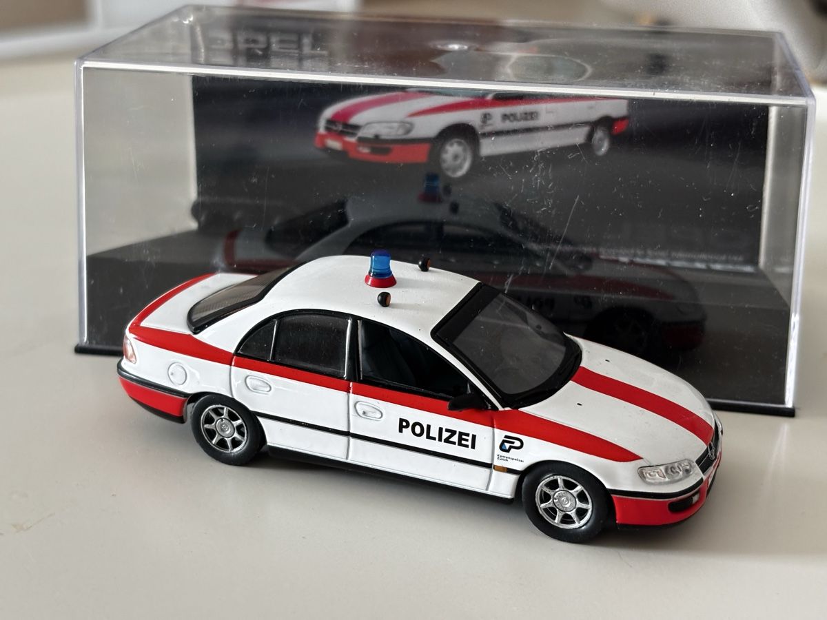 Opel Voitures modèles:  Opel Omega Schweizer Polizei 1994-1998 – D'occasion à Lausanne par pabernard