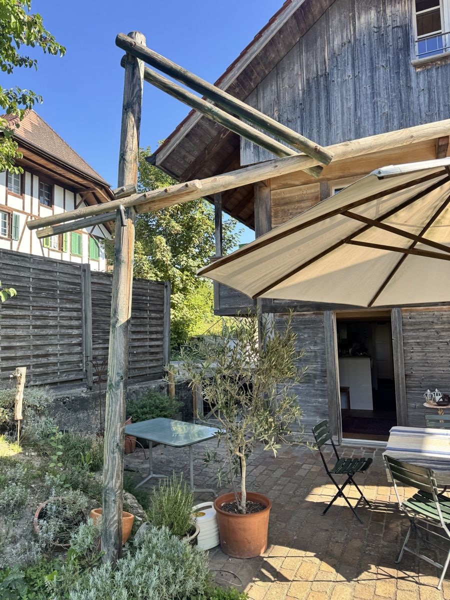 Ombrelloni: Sonnenschirm 4m mit Holzgestell – Usato da Langenthal venduto da Marki2 1