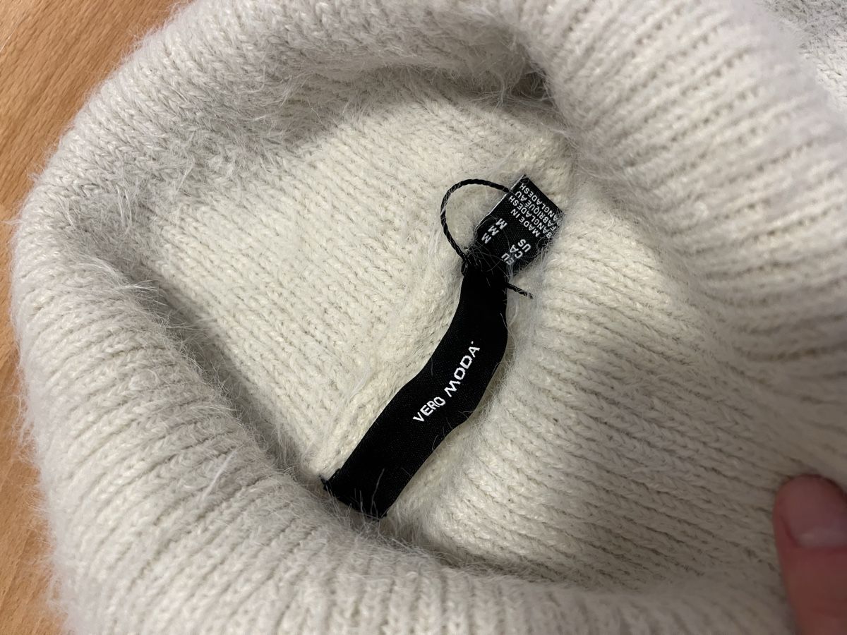 Pullover & Sweatshirts: Vero Moda Rollkragenpullover in Weiss Grösse M – Gebraucht aus Küsnacht ZH von noemij 1