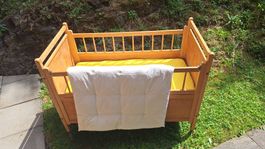 Kinderbett aus Holz