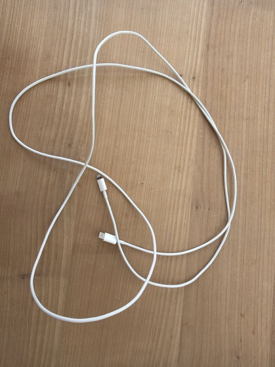 Apple Câbles: Ladekabel Lightning zu USB-C – D'occasion à Münchenstein par mjaaxx