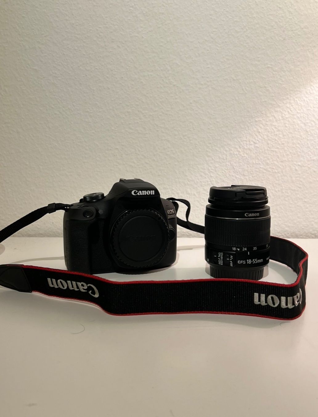 Canon Appareil photo: EOS 2000D Spiegelreflex – D'occasion à Schwerzenbach par sha_jqd8