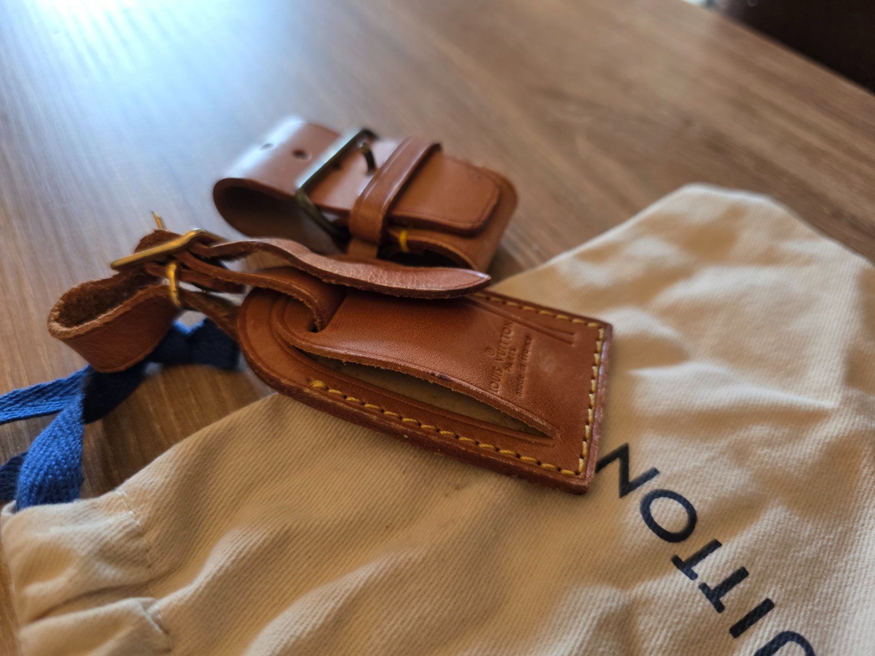 Louis Vuitton Borse: Louis Vuitton Schloss , Anhänger Set – Usato da Binningen venduto da lieblingsstyle 4