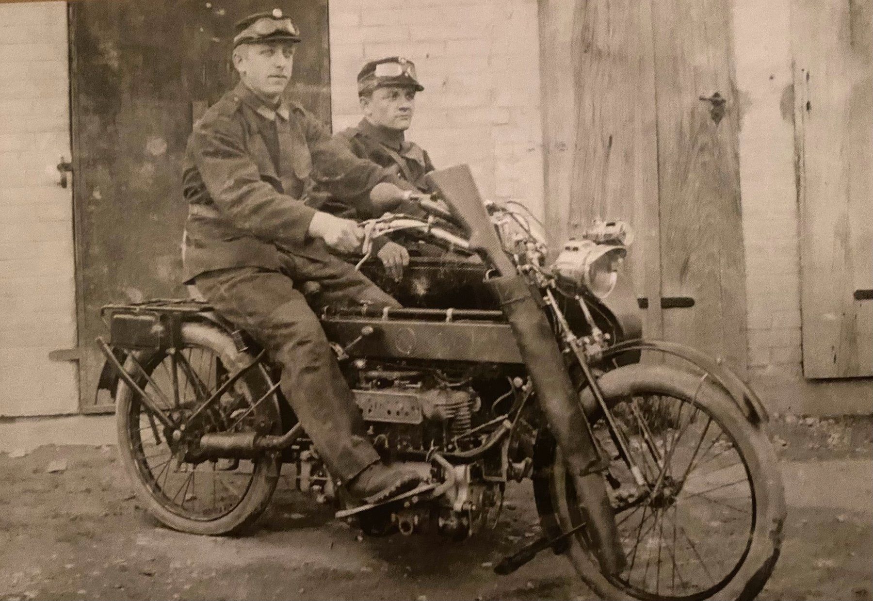 Libri: Oldtimer Motorräder Motorradfahren in der Schweiz – Nuovo e nell'imballaggio originale da Münsingen venduto da Tom1958 1