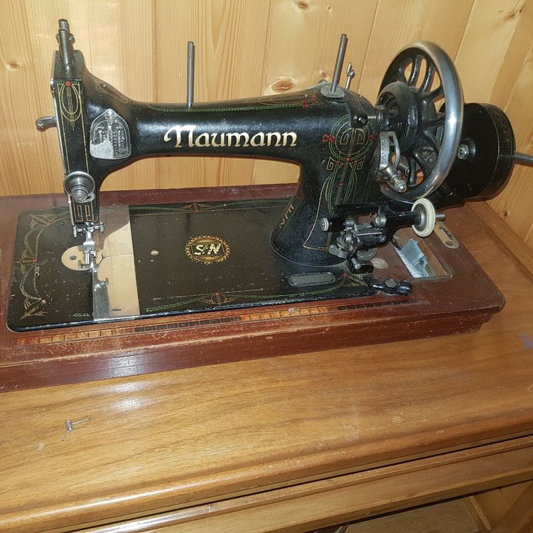 GLFLOW Weihnachts Schneekugel Mit Nähmaschine - Vintage Ornament Für Näher Und Bastler