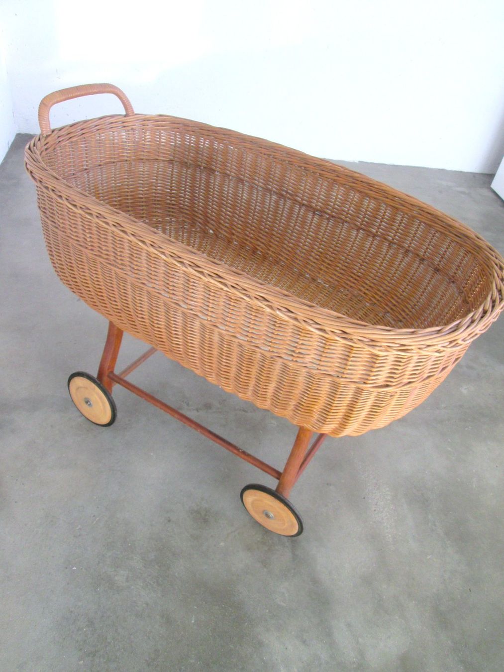 Carrozzine: Vintage-Kinderwagen aus Weide – Usato da Sementina venduto da babucia 4