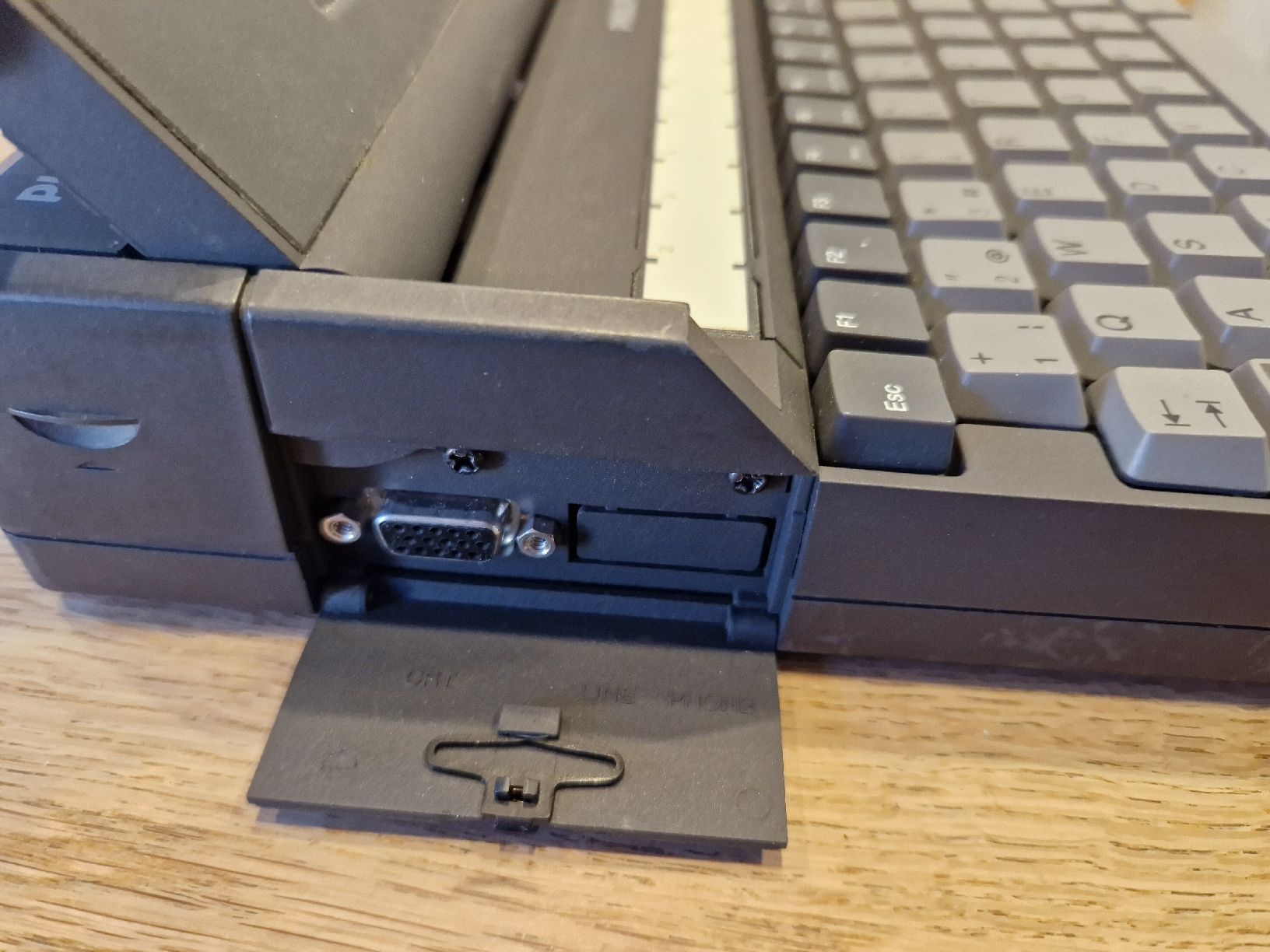 Philips PCs: Antiker Computer, Phillips pcl304/00 – Gebraucht aus Basel von  2
