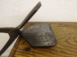 Hostieneisen / Reliquie Münzen Priester Hostie Oblate Backen