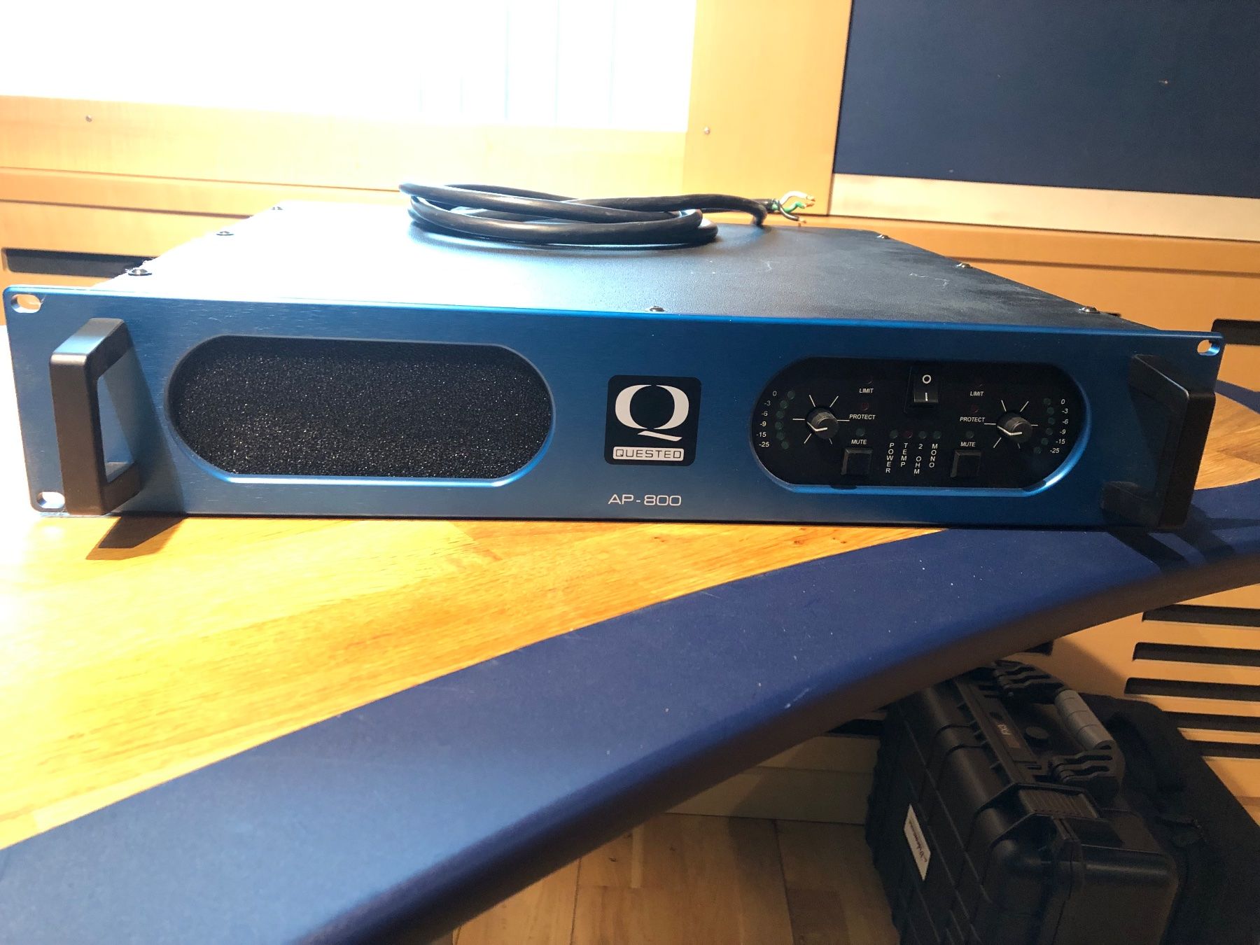 Amplificatori: Quested AP-800 Amp (120V) – Usato da Winterthur venduto da Hardstudios 1