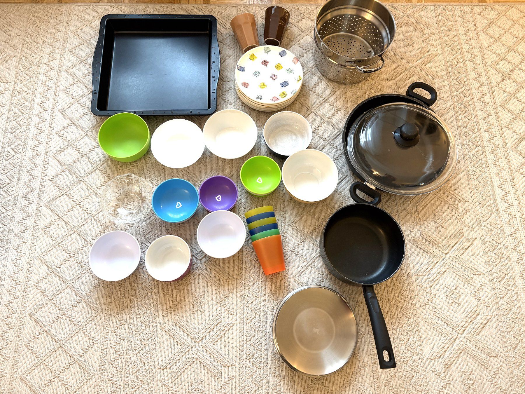 Set di piatti: Pfannen ,Teller, Kaffeetassen, Schüsseln, Becher, Blech – Usato da Glattbrugg venduto da Ariel012 6