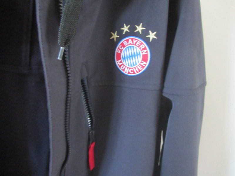 Bayern München Giacche: FC Bayern München Softshelljacke dunkelblau Gr. L – Usato da Kreuzlingen venduto da heinrich7h 4