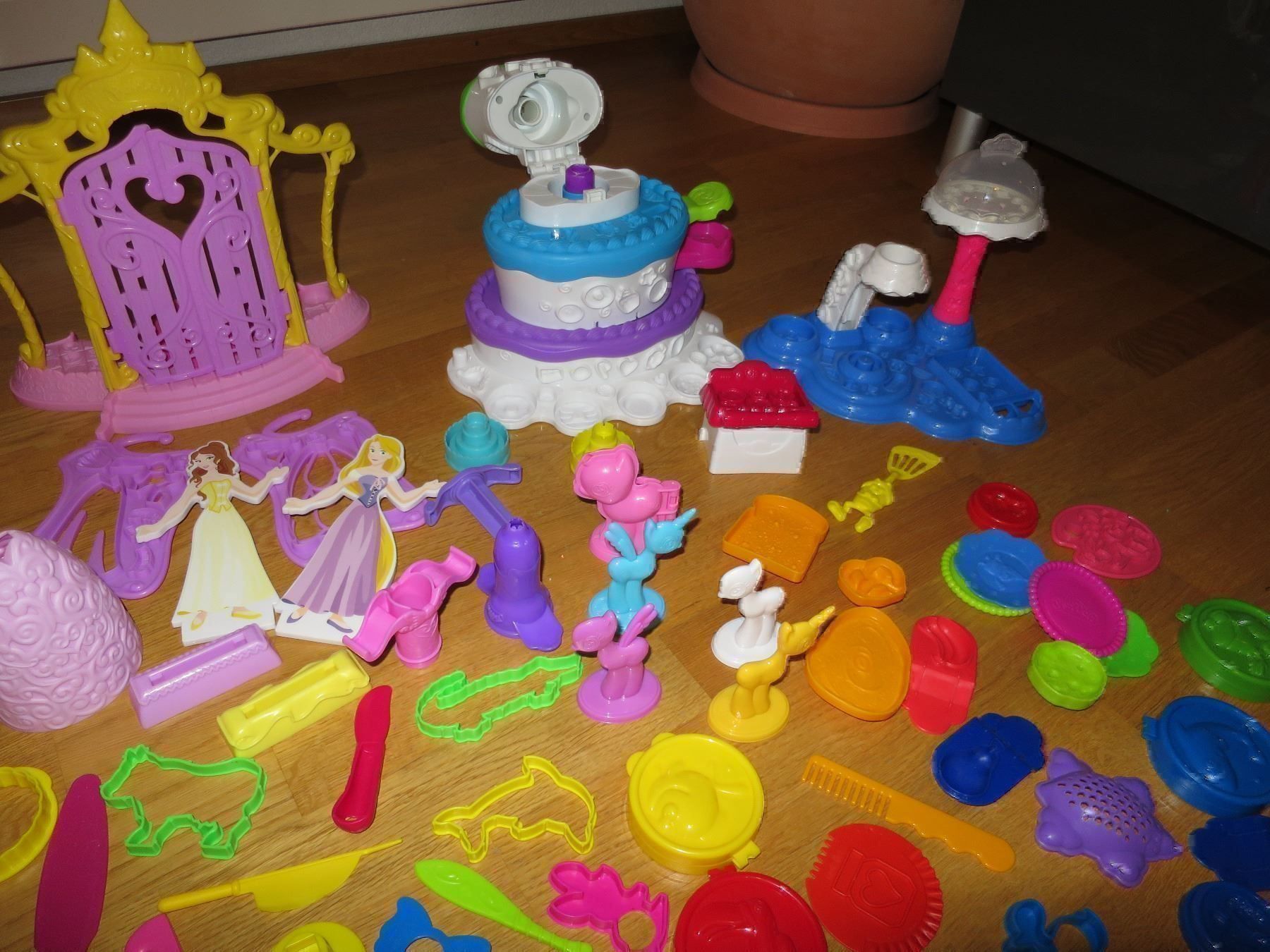 Play-Doh Spielzeuge: Playdoh – Gebraucht aus Riehen von 2243 5