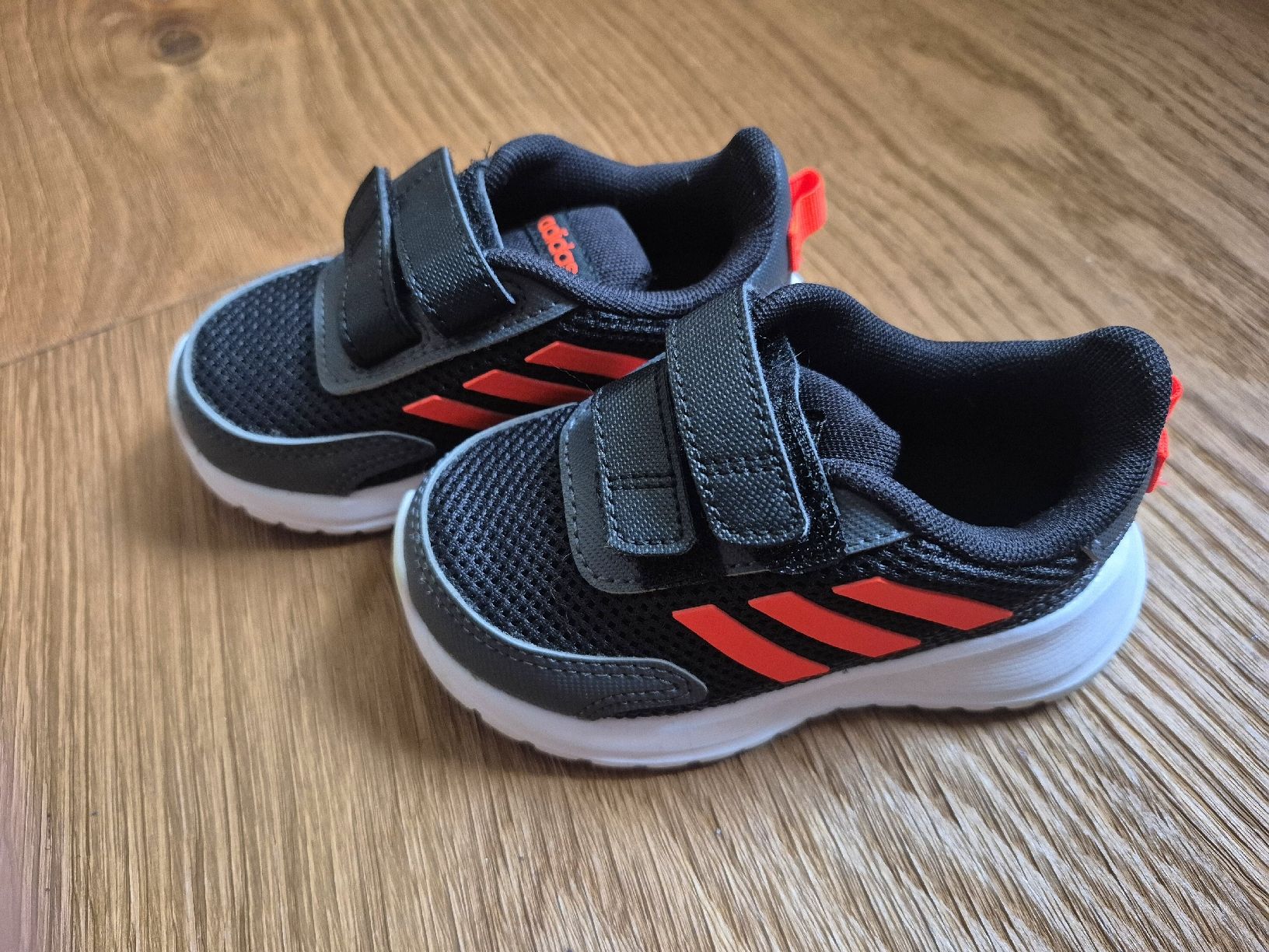Adidas Chaussures garçon: Adidas Turnschuh Grösse 20 – Neuf (Voir description) à Münsingen par Why88