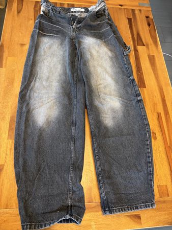 Bershka Jeans weit geschnitten grau Grösse 36 gebraucht
