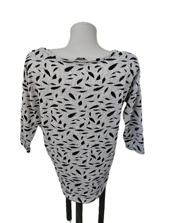 Only Maglioni & Felpe: leichter Pulli von ONLY Gr. XS auch S Grau mit Federn – Usato da Füllinsdorf venduto da Sunnebliemli7 1