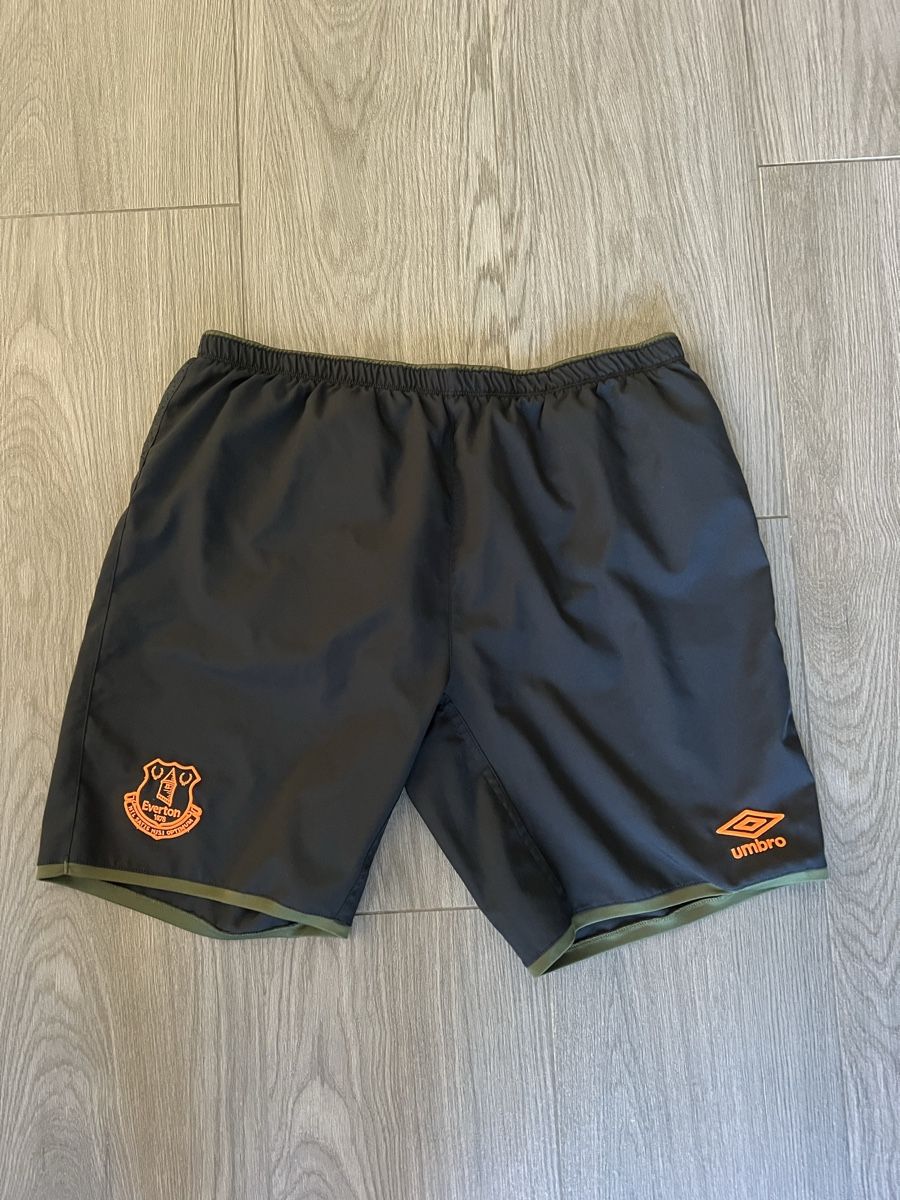 Umbro Canottiere & Pantaloni: Short Umbro Everton black – Nuovo (secondo la descrizione) da Villars-Ste-Croix venduto da Maaaat
