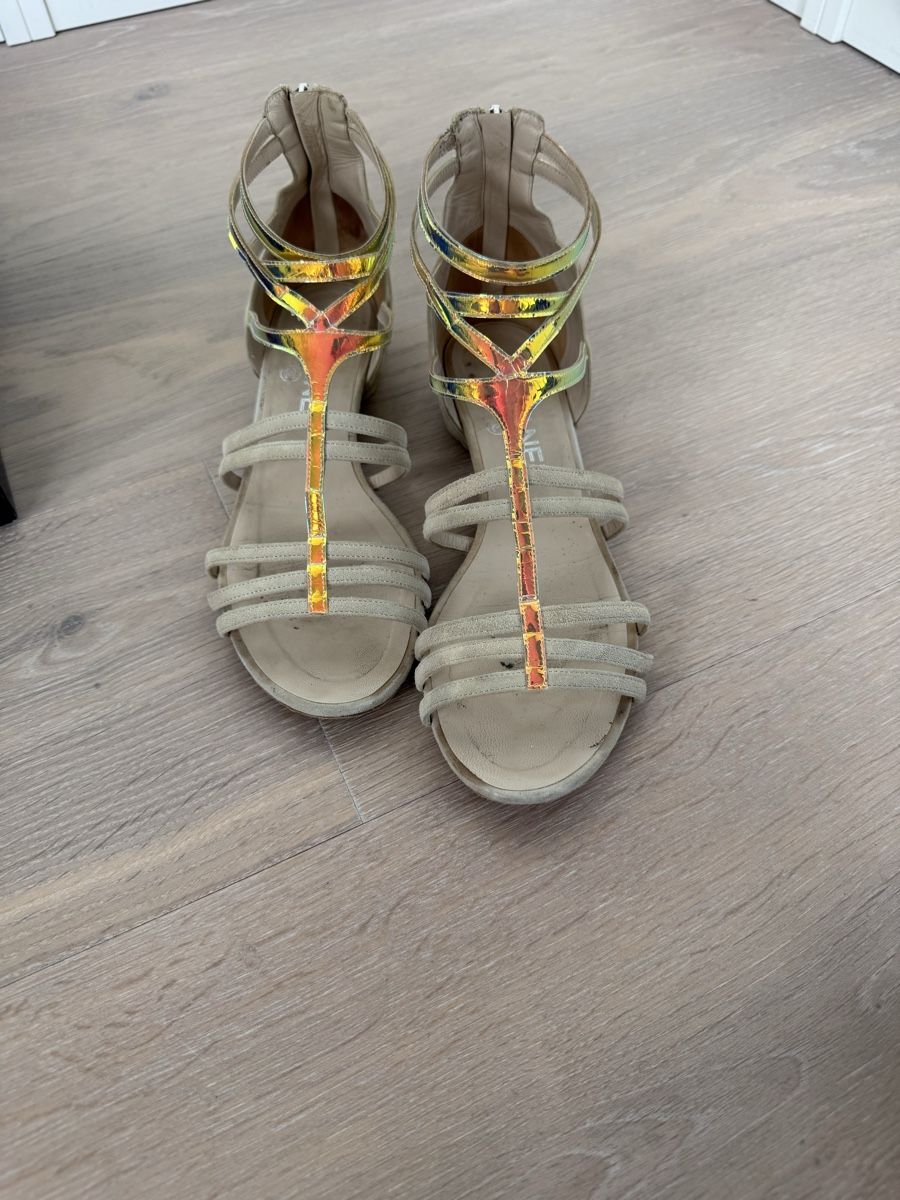 Chanel Chaussures femmes: Chanel Suede Leather Sandals Size 37.5 – D'occasion à Zug par Beolingus22 1