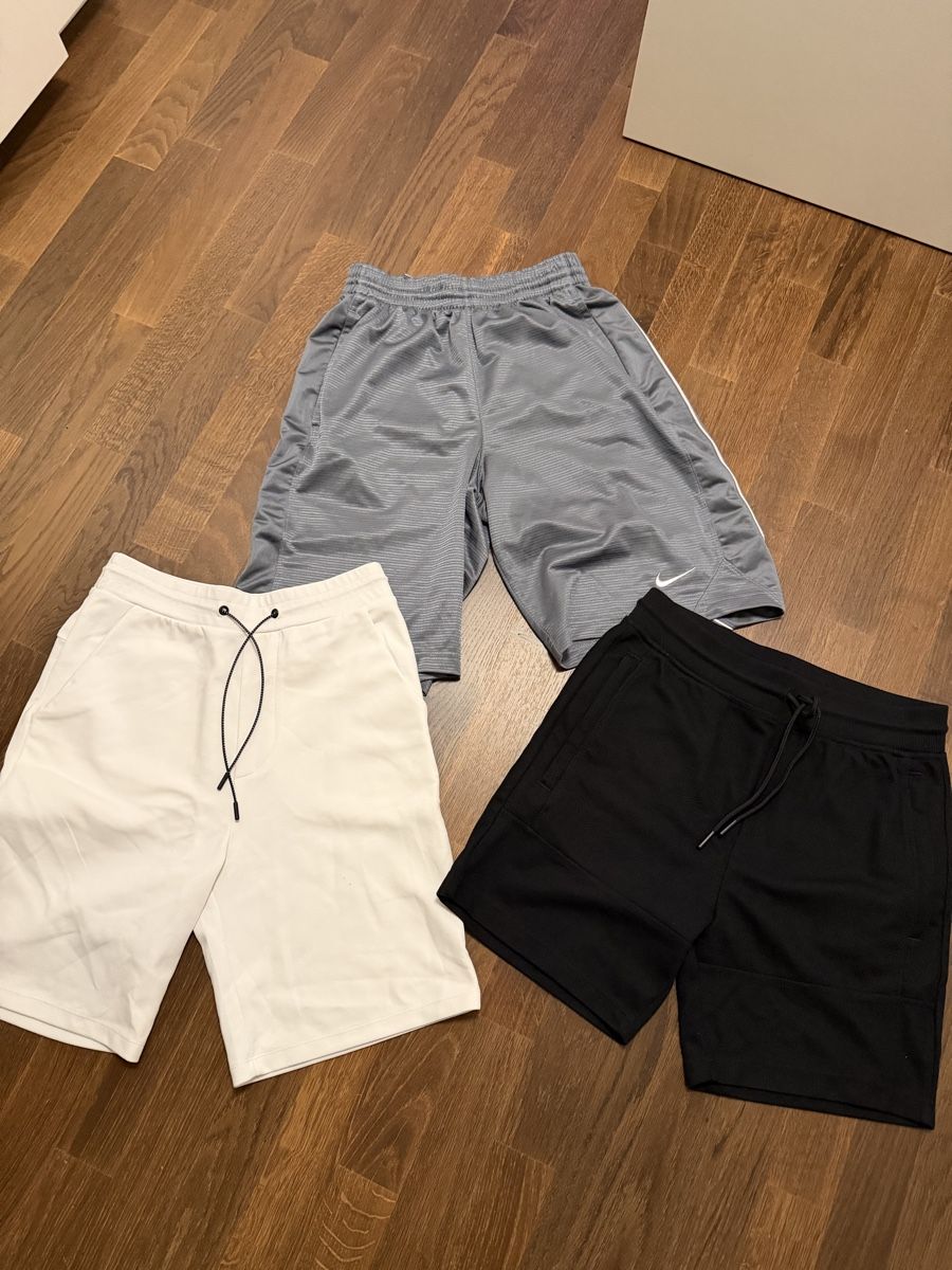 Lots de vêtements: Trendige Shorts – D'occasion à Grenchen par Sephirot14
