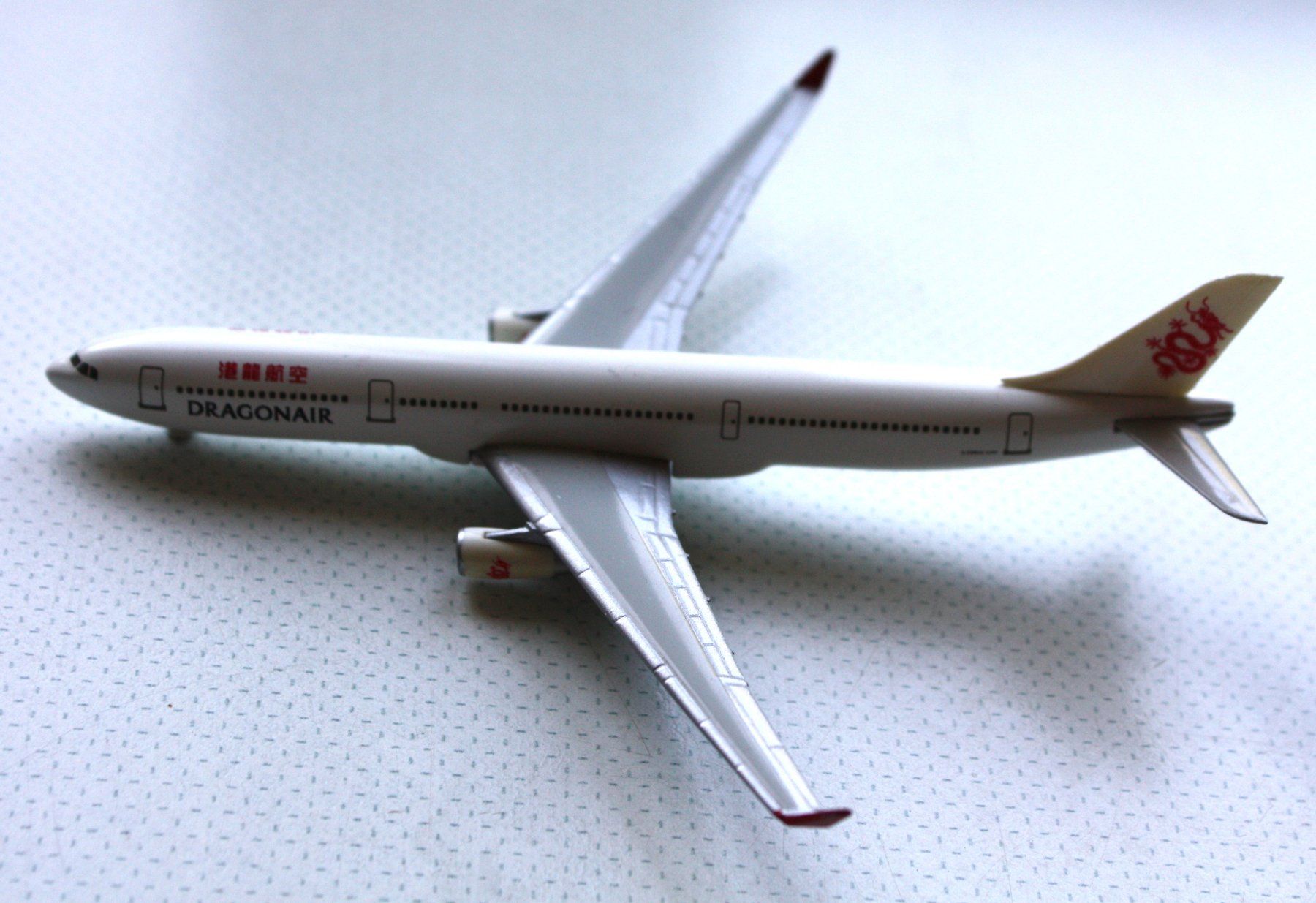 Kit di modellismo & Modellini statici: Dragonair Modellflugzeug, Selten! – Usato da Wettingen venduto da Licht08