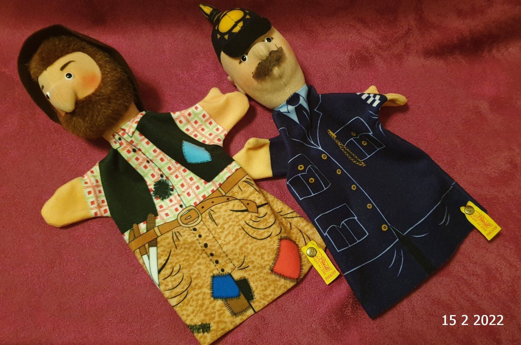 Giocattoli: Steiff Handpuppen Polizist + Räuber – Usato da Basel venduto da The_Onliners