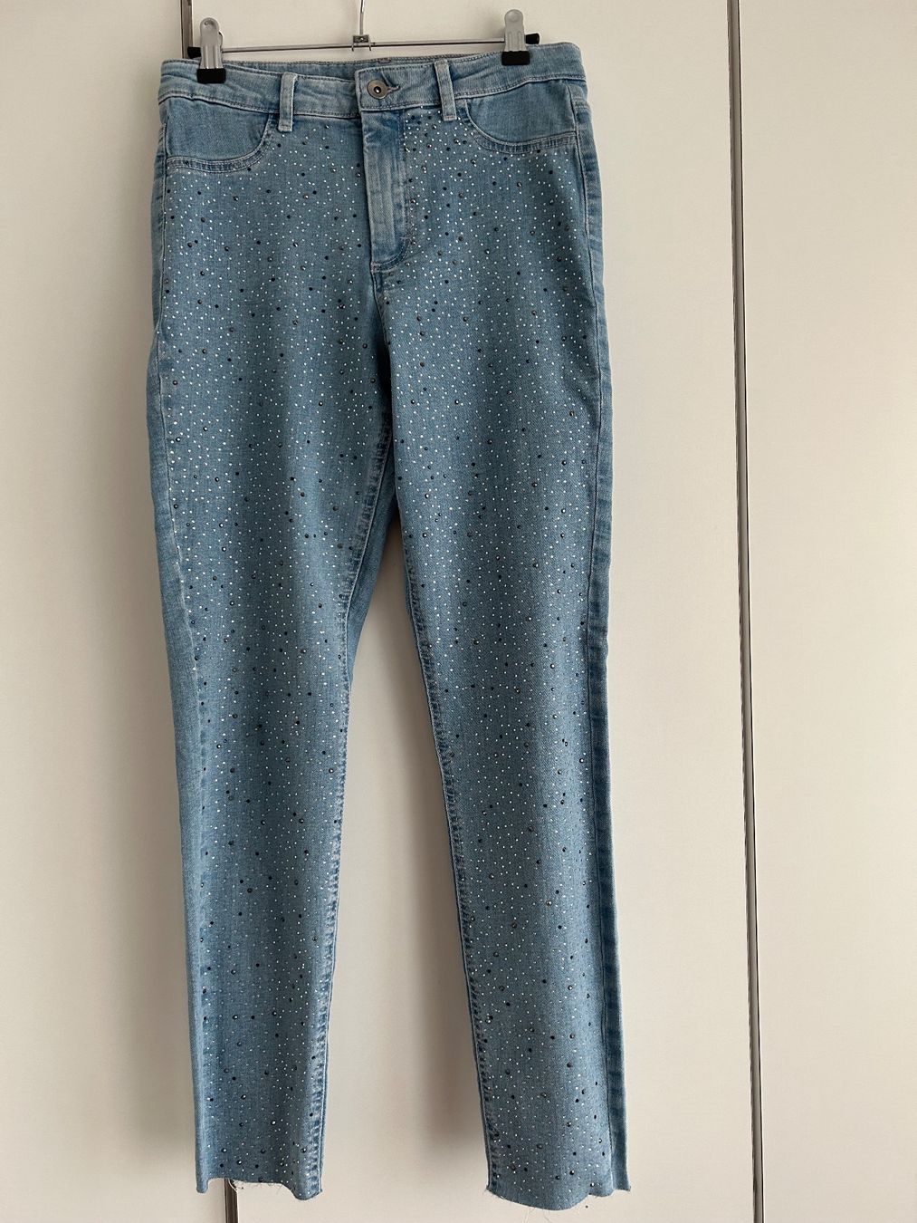 Jeans: Coole blaue Jeans mit Strasssteinchen – Usato da Bern venduto da Smile-2707