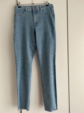 Coole blaue Jeans mit Strasssteinchen