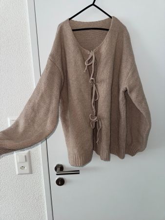 Trend Strickjacke Oversize Beige mit Bänder, Herbst-Look