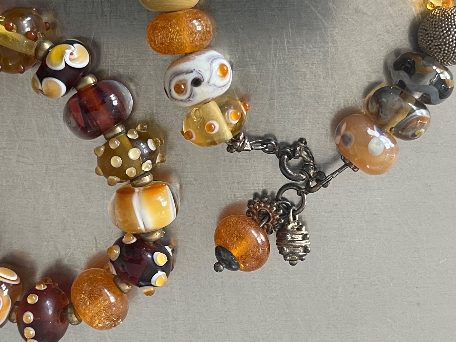 Bracciali & Braccialetti: 2 Wunderschöne Armbänder mit Glasperlen – Usato da Trin venduto da Plusminus2 4