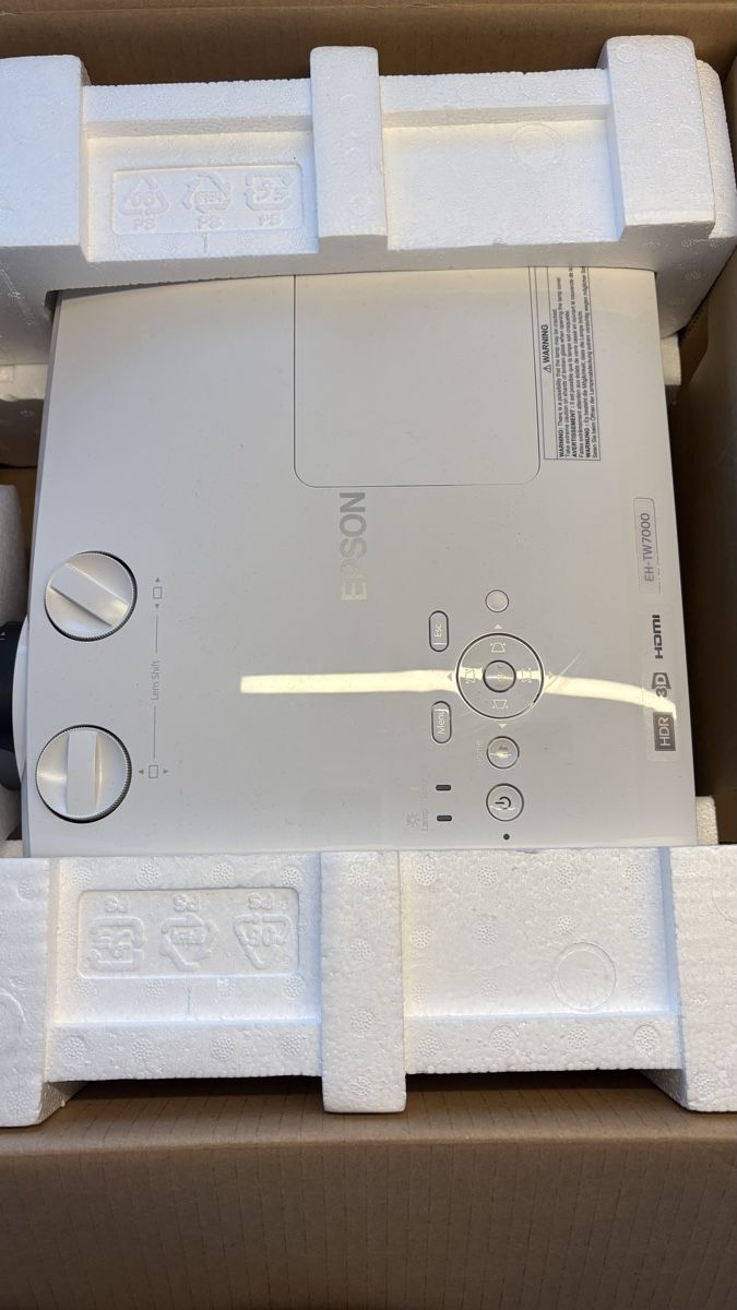 Epson Home Cinema: Epson EH-TW 7000 Heimkino – Usato da Wangen b. Olten venduto da Dasding