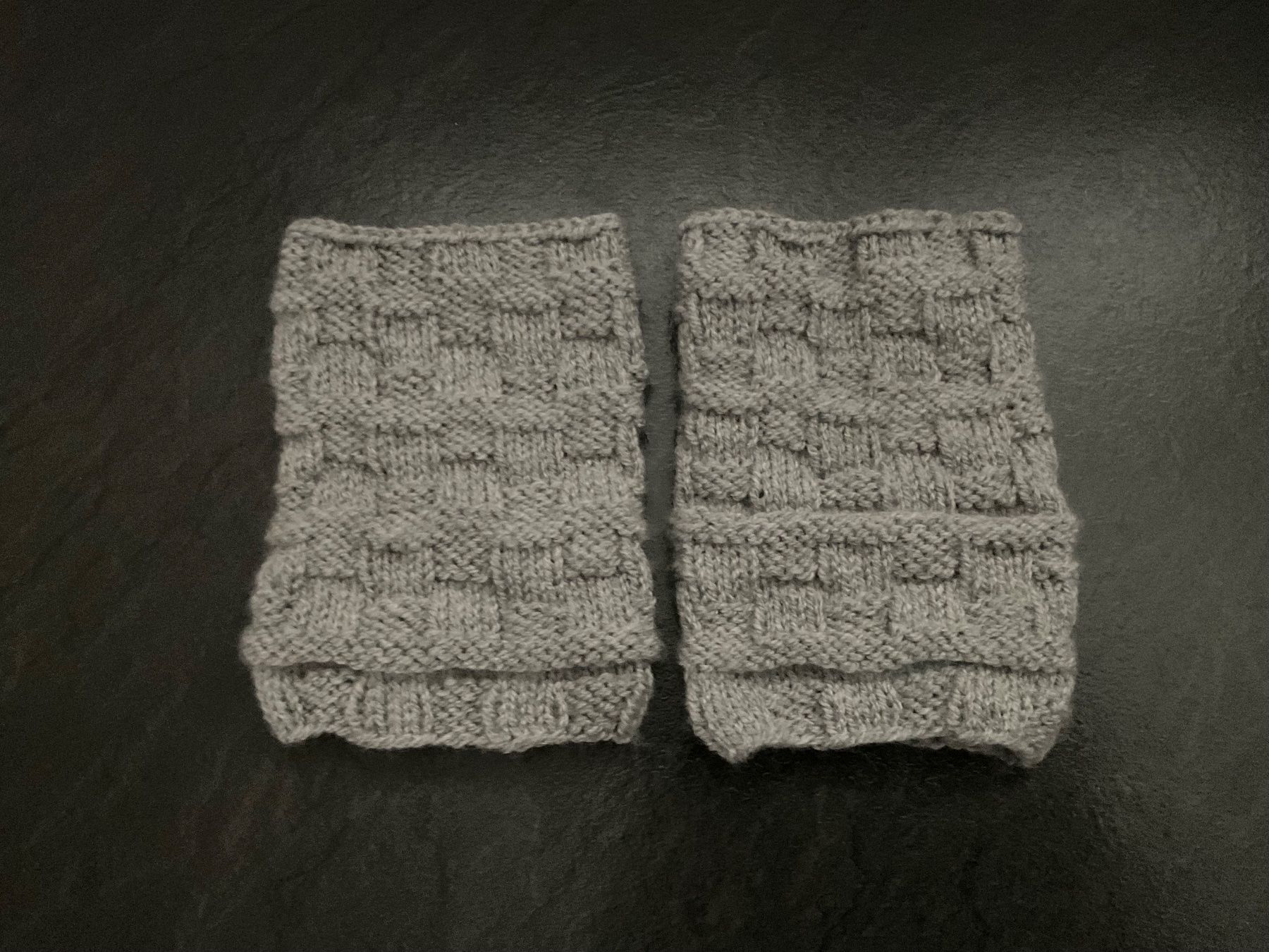 Guanti & manicotti: Handgestrickte Pulswärmer Amedisli – Nuovo (secondo la descrizione) da Wetzikon ZH venduto da FeeF