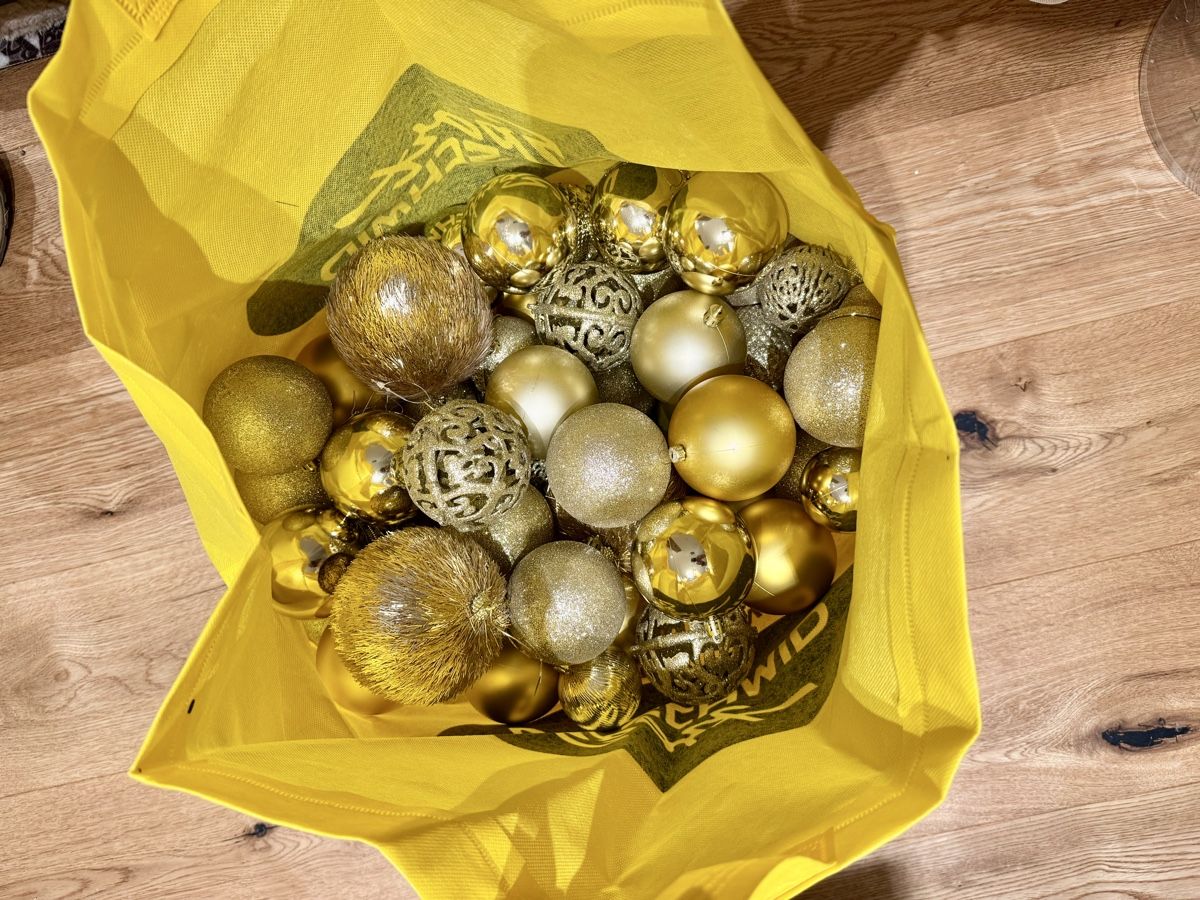 Tutte le decorazioni: Goldene Weihnachtskugeln, 76 Stk, verschiedene Designs – Usato da Uzwil venduto da Gant_Group 1