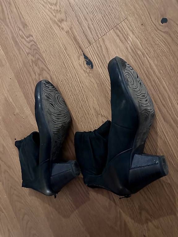 Scarpe da donna: Pumps schwarz Wildleder Grösse 40  – Usato da Zürich venduto da kat_tl7x 3