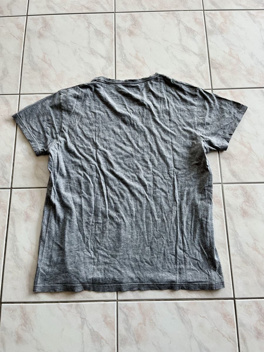 T-shirt: T-shirt gris Taille L – Usato da etagnières venduto da isoz01 1