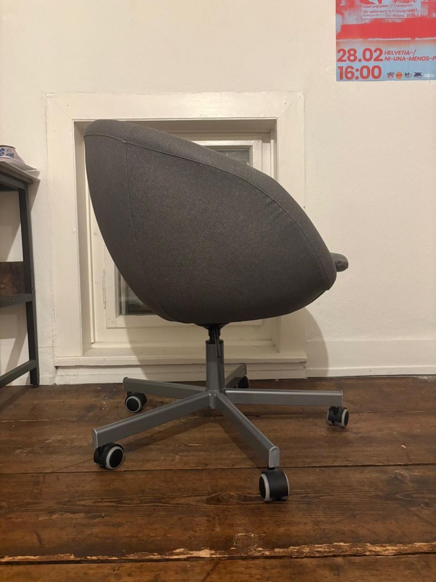 Ikea Sedie: Bürostuhl mit Rollen in grau – Usato da Zürich venduto da jasmin.blue 2