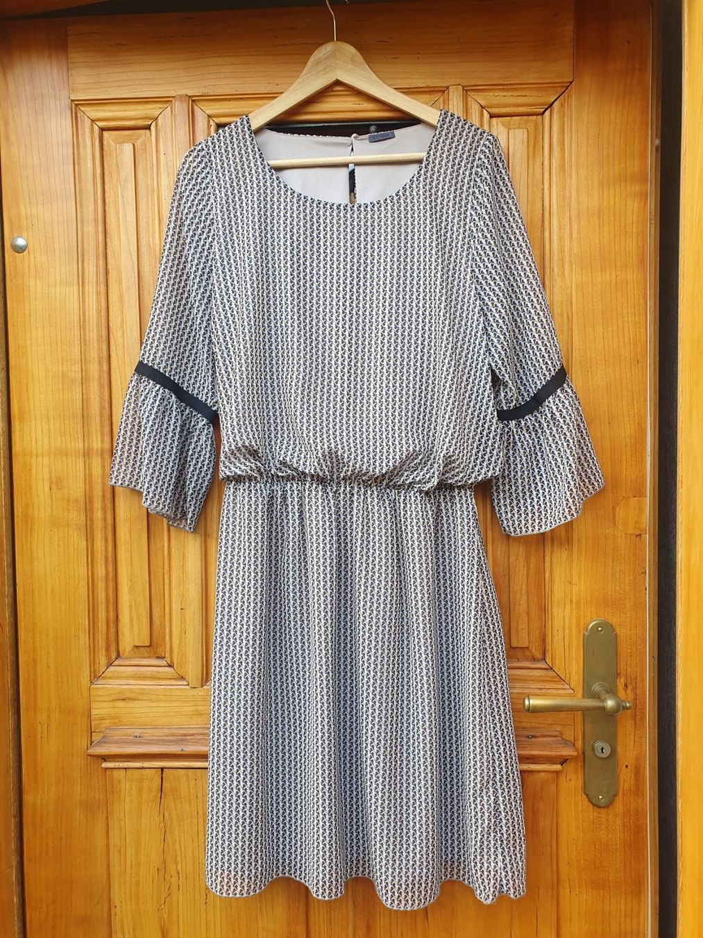 Vestiti: Cooles gemustertes Kleid – Usato da Hüttlingen venduto da Thurgi85