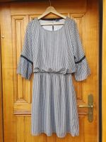 Cooles gemustertes Kleid