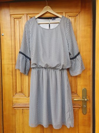 Cooles gemustertes Kleid