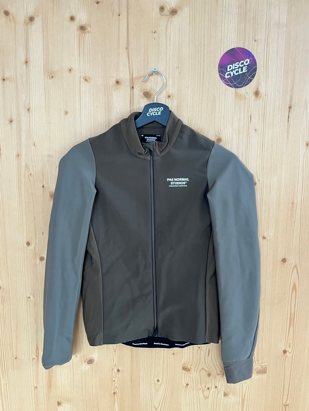 Pas Normal Studios Canottiere & Pantaloni: % Pas Normal Studios Men's Mechanism Thermal Long Sleeve - M – Nuovo e nell'imballaggio originale da Bern venduto da Disco_Cycle