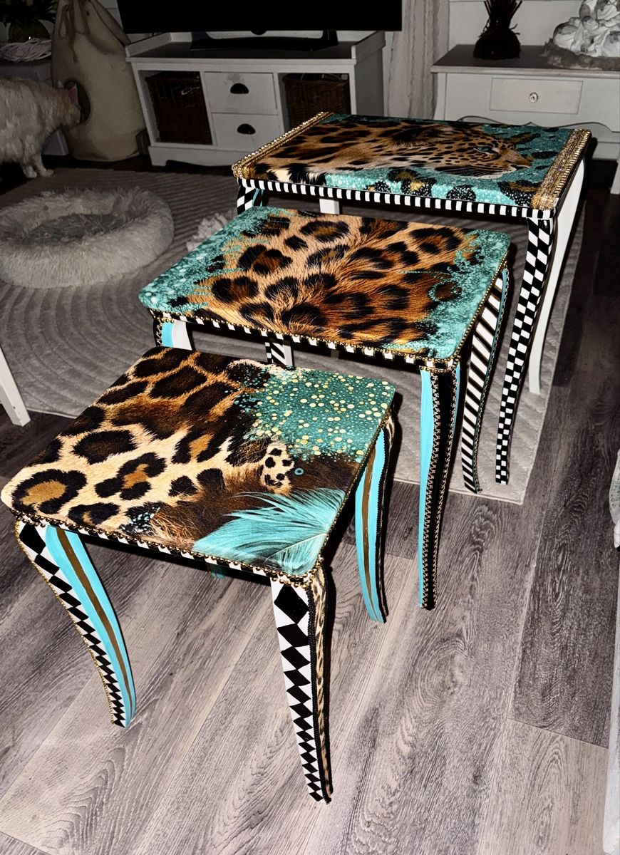 Set di tavolo e panche: Einzigartige Satztische, 3er Set, Leopardendesign, Top! – Usato da Niederurnen venduto da Chanel40 1