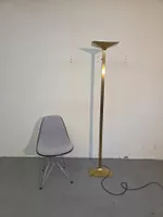38.) Stehlampe in Gold