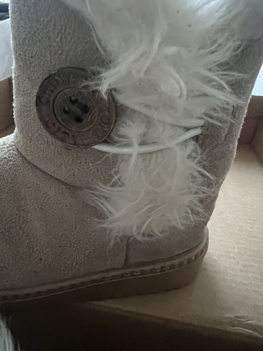 Scarpe per ragazzi: Süsse Kinder Winterstiefel Gr. 22 beige – Usato da Schönenberg ZH venduto da Bosh 3