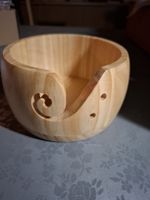 Schöne Holzkugel/Schale mit Aussparung zum Stricken 🧶