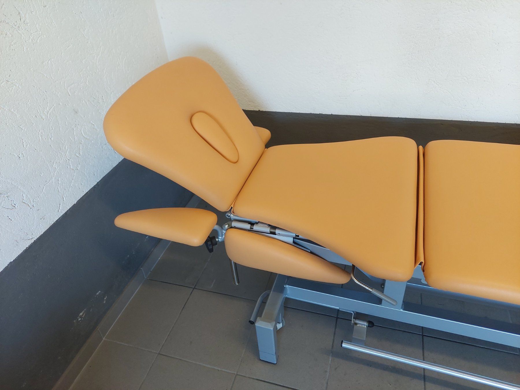 Lettini & sedie per cosmetici: Massageliege, Therapieliege, Praxisliege – Usato da Ricken SG venduto da Bobo66 5
