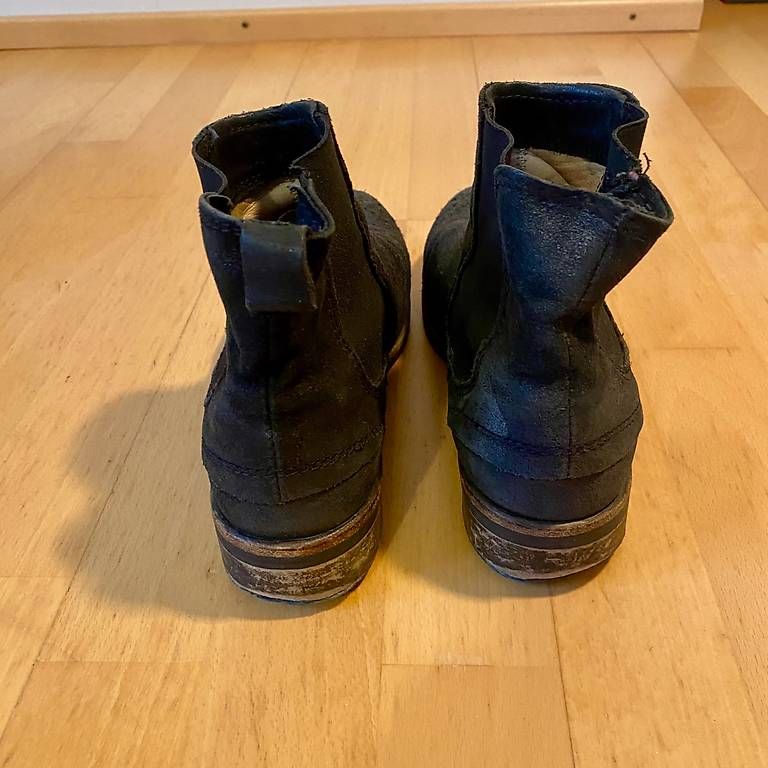 Damenschuhe: Stiefeletten schwarz mit Lochmuster – Gebraucht aus Zürich von Zababble 2