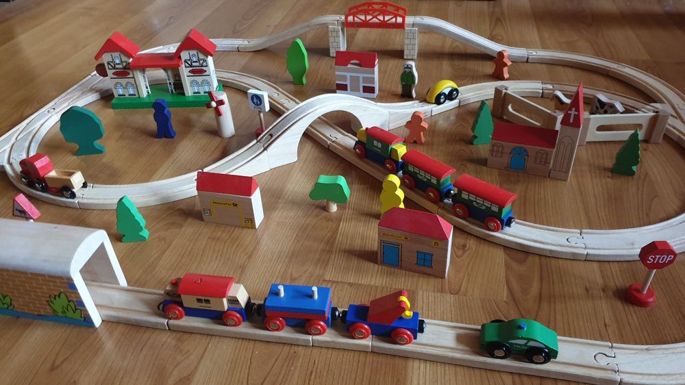 MOONTOY 37-tlg. Elektro-Zug Set - Magnetische Eisenbahn Mit Licht Ab 3 Jahre