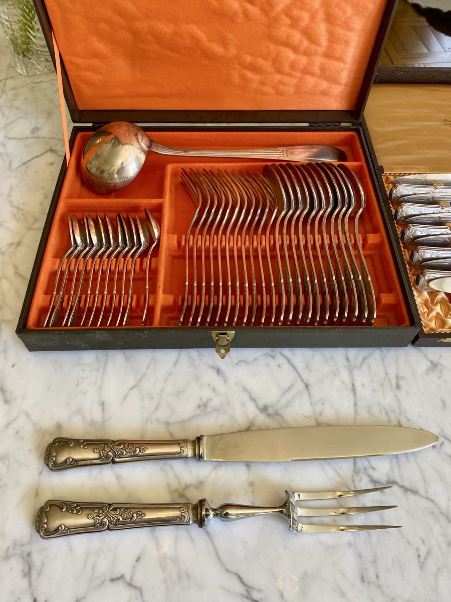 Set di posate: Ménagère complète en métal argenté – Usato da Genève venduto da Oscar-111 1