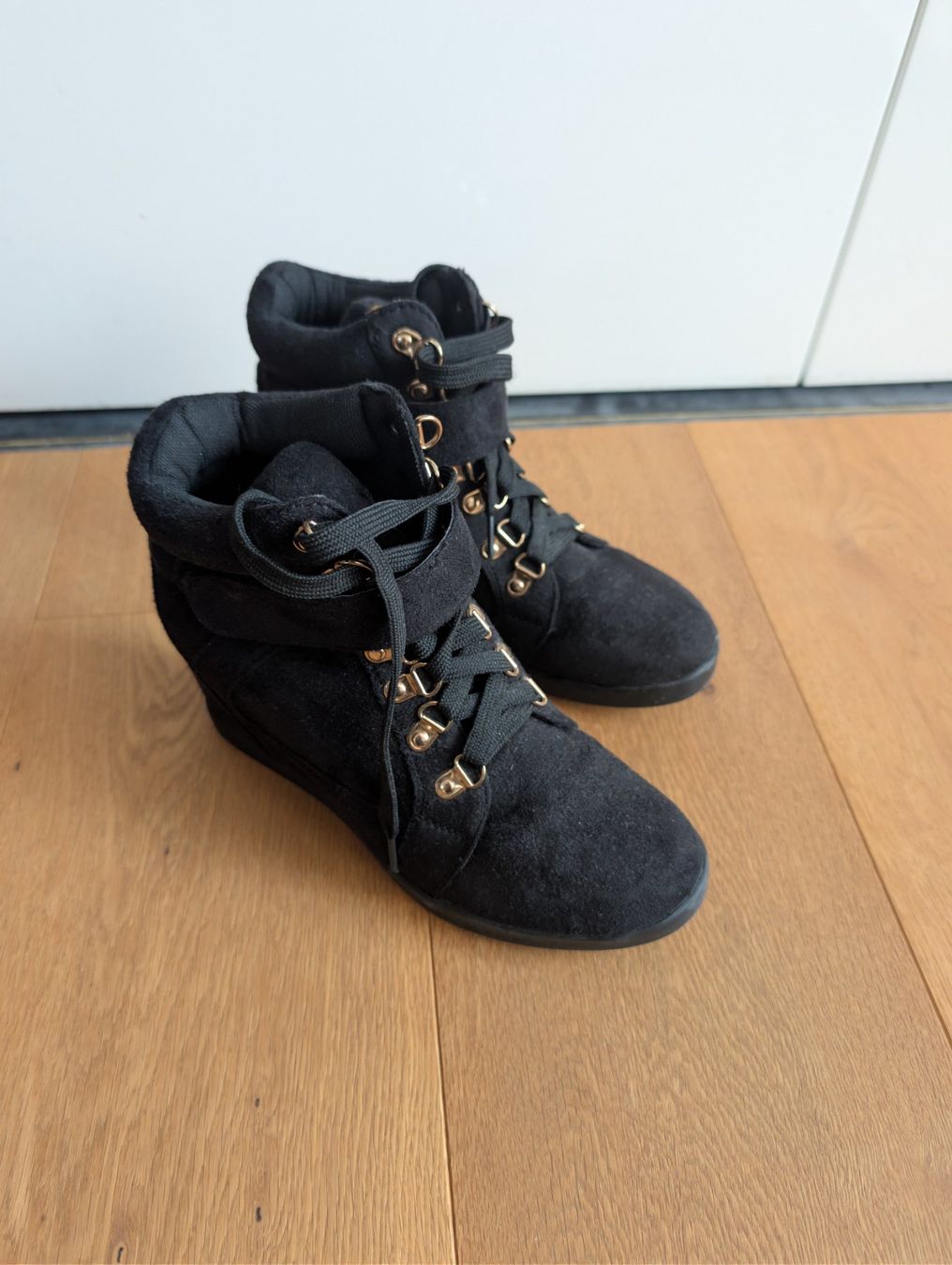 New Look Scarpe da donna: Keilabsatz Schuhe – Nuovo (secondo la descrizione) da Fideris venduto da Miri.fa 2