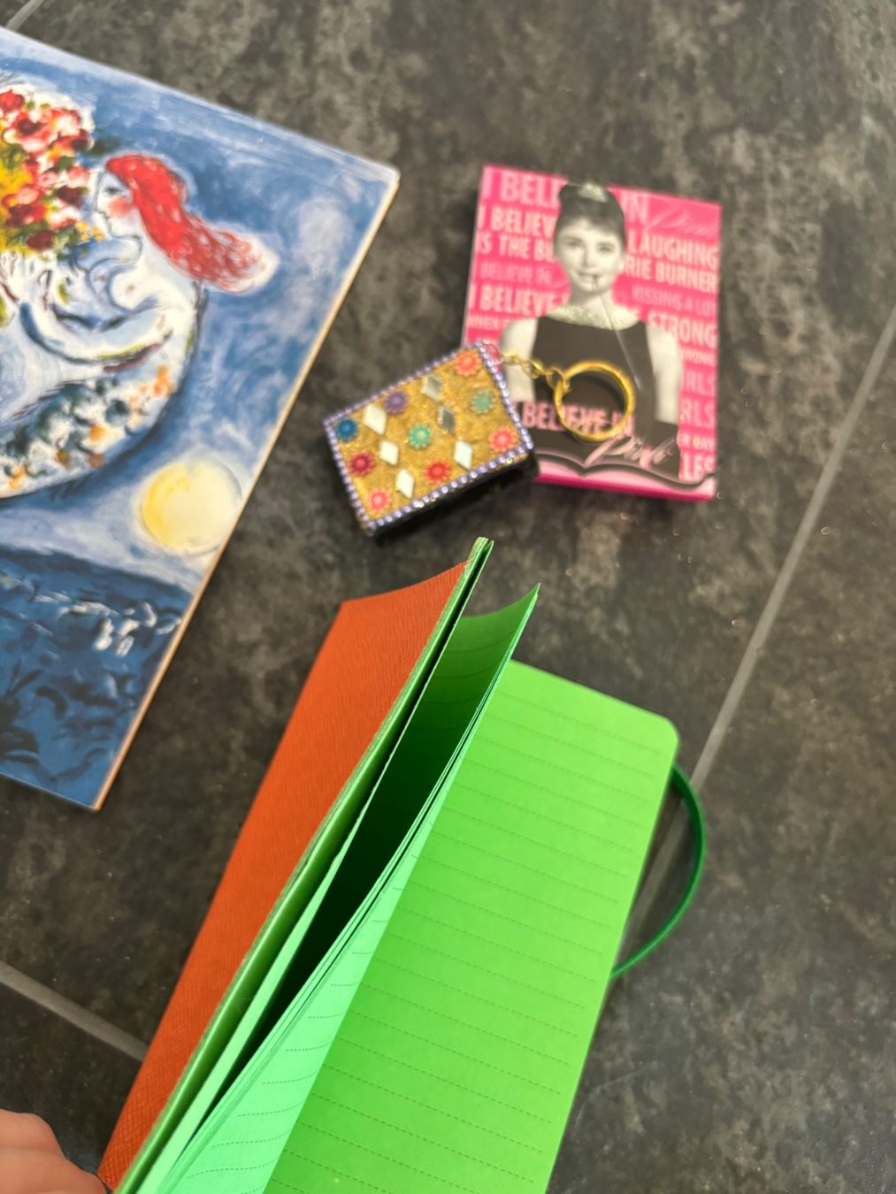 Blocs de correspondance: Notizbuch - orange, Chagall, Anhänger, Hepburn – Neuf (Voir description) à Stadel par Chanel_5 2