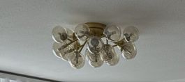 Elegante Deckenlampe mit Glaskugeln – Gold/Messing – Moderne