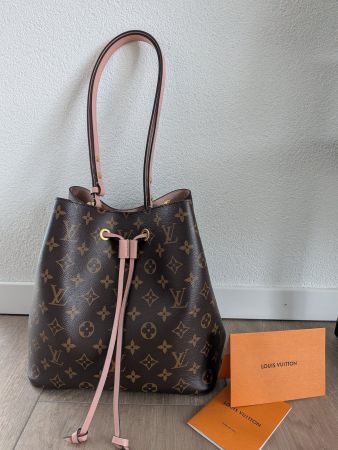 Louis Vuitton Leather NéoNoé bag with Rose Poudre strap